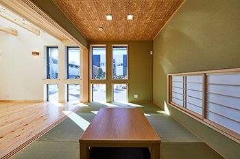角屋ハウジング 【吹き抜け/小屋裏/収納】爽やかな香りと木の温もりの中で暮らす理想の住まい　の建築実例画像3