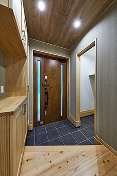 角屋ハウジング 【吹き抜け/小屋裏/収納】爽やかな香りと木の温もりの中で暮らす理想の住まい　の建築実例画像9