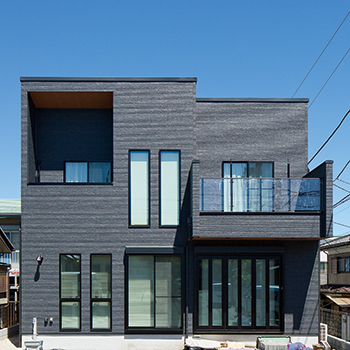 角屋ハウジング 【1000万円台/2階建て/31坪/書斎/間取り図】吹抜け空間の高窓から降り注ぐ光で明るいシンプルモダンハウスの建築実例画像10