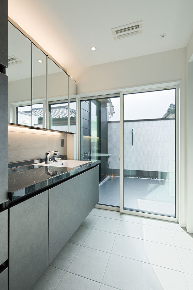 角屋ハウジング 【2階建て/3000万円台/土間/パティオ/屋上/吹抜け/間取図】四季折々の自然が楽しめるホテルライクな住まいの建築実例画像5