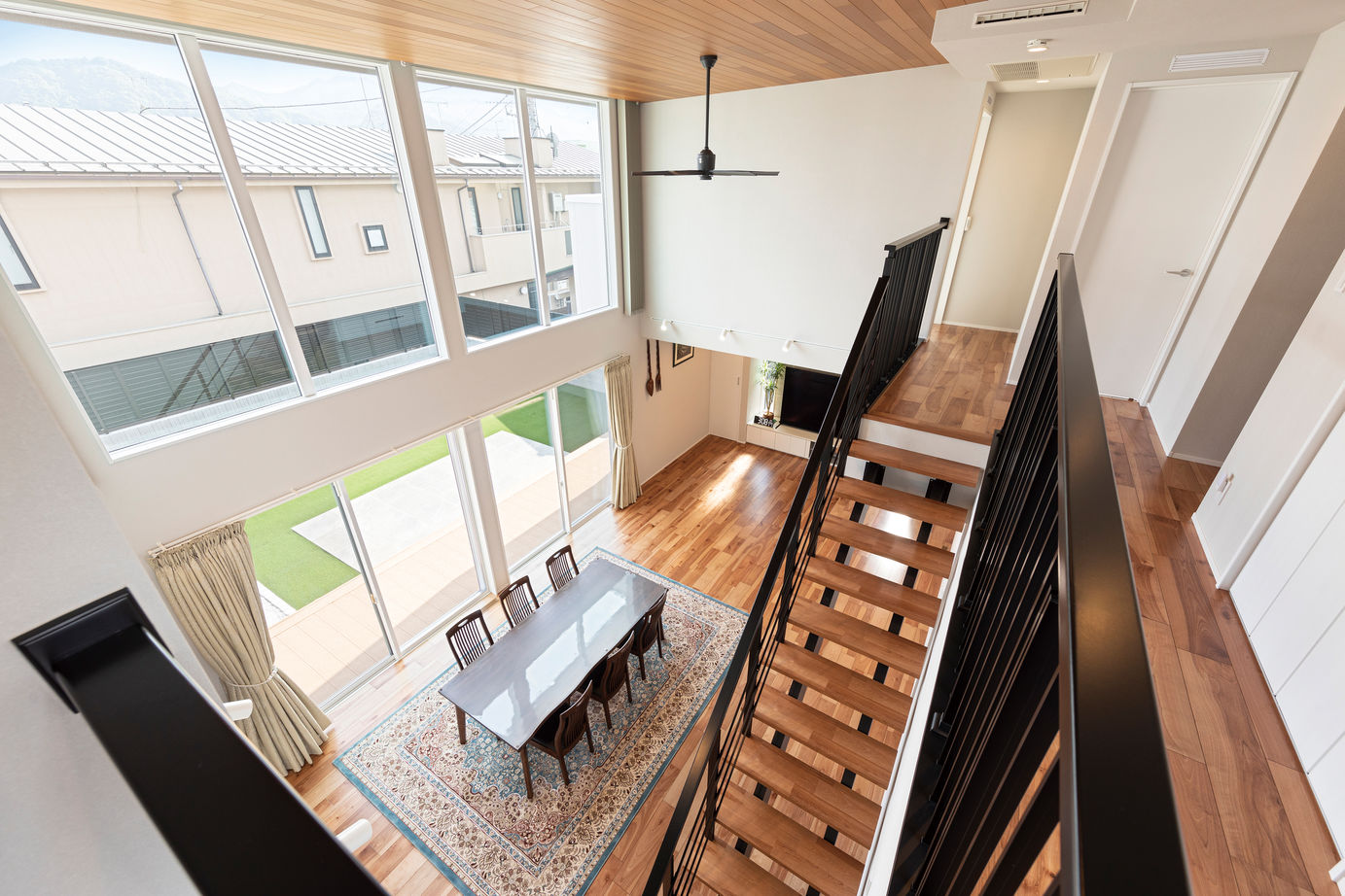 角屋ハウジング 【2階建て/3000万円台/大開口/吹き抜け/パティオ/間取図】圧倒的な開放感を楽しむ、リゾート感溢れる住まいの建築実例画像3