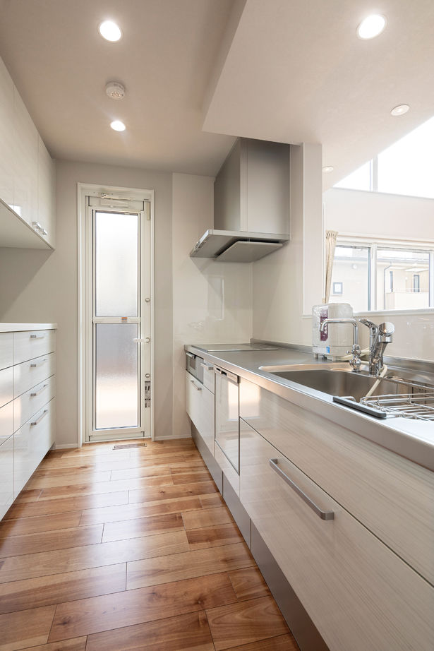 角屋ハウジング 【2階建て/3000万円台/大開口/吹き抜け/パティオ/間取図】圧倒的な開放感を楽しむ、リゾート感溢れる住まいの建築実例画像5