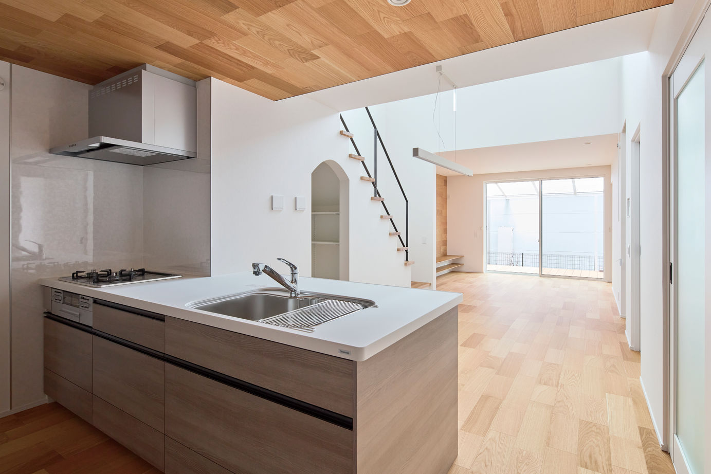 角屋ハウジング 【2000万円台／吹き抜け／家事動線】開放感溢れる空間でリラックス！建築家とつくったデザイナーズハウスの建築実例画像5