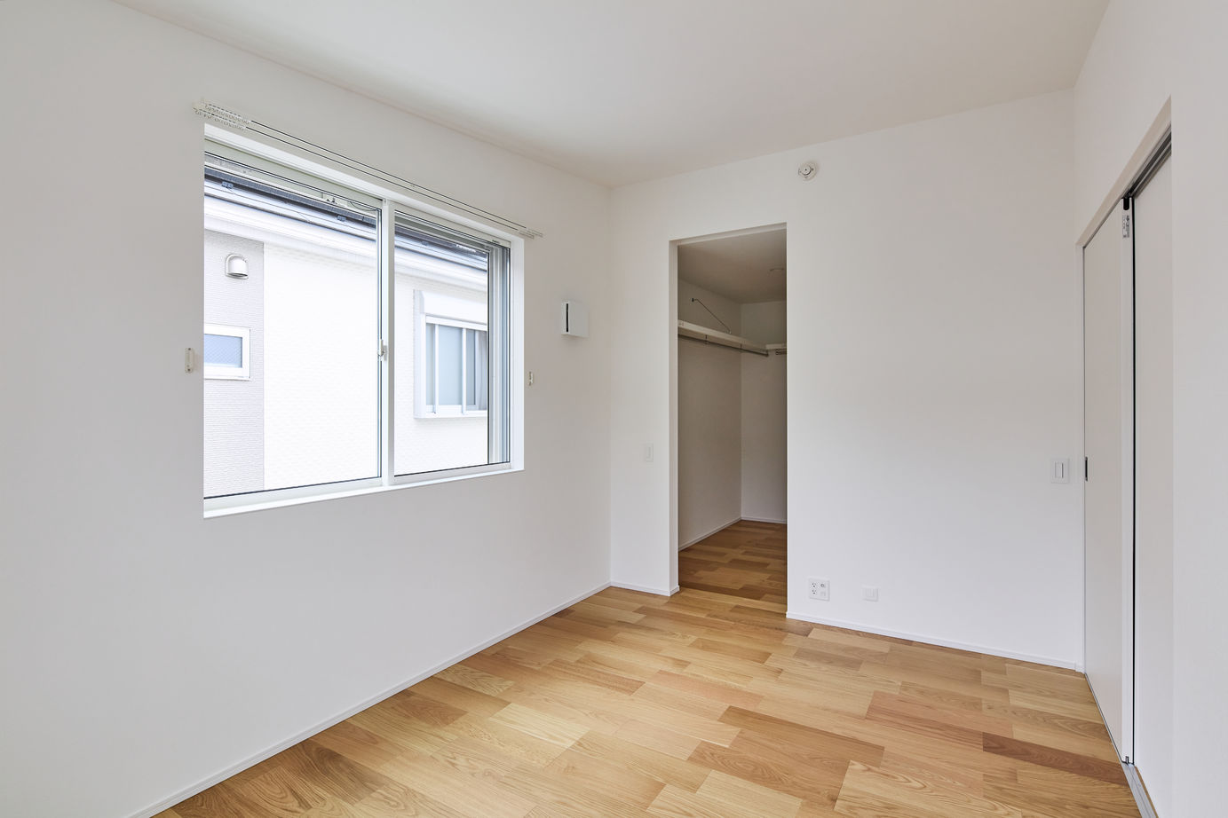 角屋ハウジング 【2000万円台／吹き抜け／家事動線】開放感溢れる空間でリラックス！建築家とつくったデザイナーズハウスの建築実例画像8