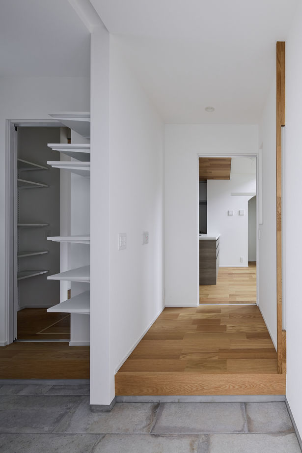 角屋ハウジング 【2000万円台／吹き抜け／家事動線】開放感溢れる空間でリラックス！建築家とつくったデザイナーズハウスの建築実例画像9