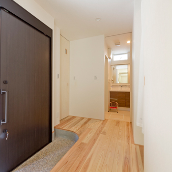 カメヤグローバル 【大阪府/2000万円台/約30坪/狭山市】子供も嬉しい天然無垢材と家事ラク導線にこだわった家（間取り図有）の建築実例画像3