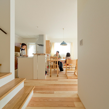 カメヤグローバル 【大阪府/2000万円台/約30坪/狭山市】子供も嬉しい天然無垢材と家事ラク導線にこだわった家（間取り図有）の建築実例画像6