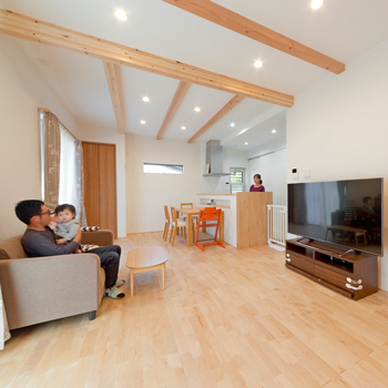 カメヤグローバル 【大阪府/2000万円台/約35坪/阪南市】天然無垢材をふんだんに使った、ナチュラルな家の実例（間取り図有）の建築実例画像1