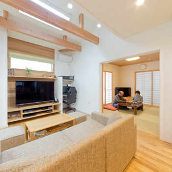 カメヤグローバル 【大阪府/2000万円台/約50坪/大阪市】オークの無垢を使った耐震・耐久性に配慮した家の実例（間取り図有）の建築実例画像2