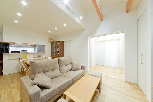 カメヤグローバル 【大阪府/2000万円台/約50坪/大阪市】オークの無垢を使った耐震・耐久性に配慮した家の実例（間取り図有）の建築実例画像3