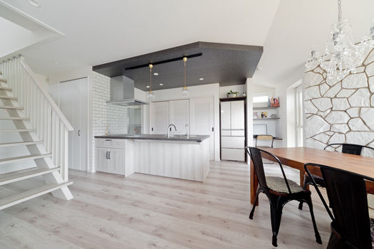 カメヤグローバル 【大阪府/2000万円台/約50坪/貝塚市】インナーガレージとウッドデッキがある建築士と造る家（間取り図有）の建築実例画像5