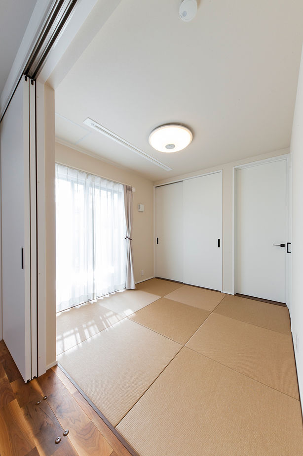 カメヤグローバル 【大阪府/2000万円台/約40坪/岸和田市】回遊動線で家事ラクに。大きなソファでゆったり過ごせる家の建築実例画像6