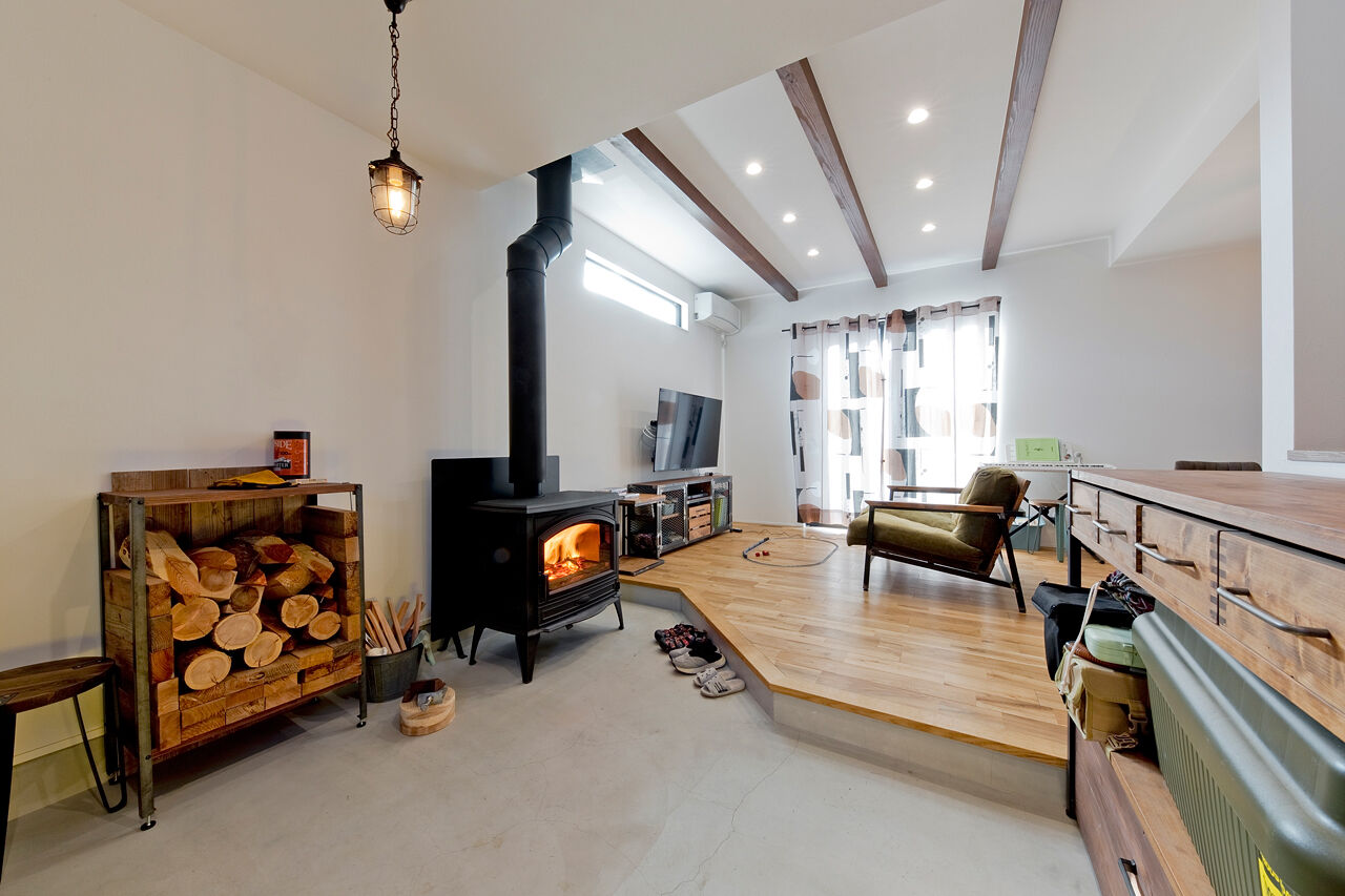 カメヤグローバル 【大阪府/2000万円台/約30坪/河内長野市】広い土間に薪ストーブ。火を眺めながら、リビングでくつろぐの建築実例画像2