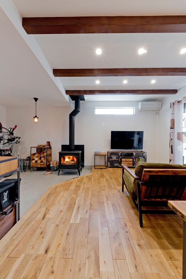 カメヤグローバル 【大阪府/2000万円台/約30坪/河内長野市】広い土間に薪ストーブ。火を眺めながら、リビングでくつろぐの建築実例画像4