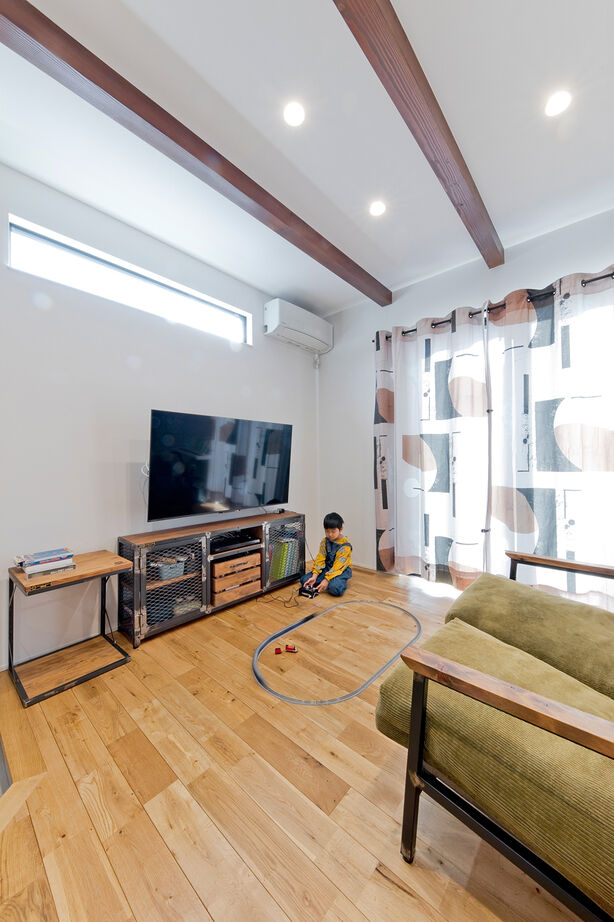 カメヤグローバル 【大阪府/2000万円台/約30坪/河内長野市】広い土間に薪ストーブ。火を眺めながら、リビングでくつろぐの建築実例画像5