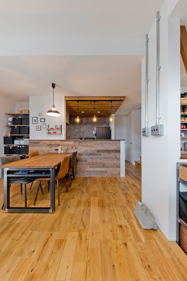 カメヤグローバル 【大阪府/2000万円台/約30坪/河内長野市】広い土間に薪ストーブ。火を眺めながら、リビングでくつろぐの建築実例画像6