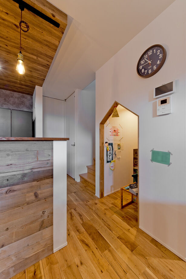 カメヤグローバル 【大阪府/2000万円台/約30坪/河内長野市】広い土間に薪ストーブ。火を眺めながら、リビングでくつろぐの建築実例画像7