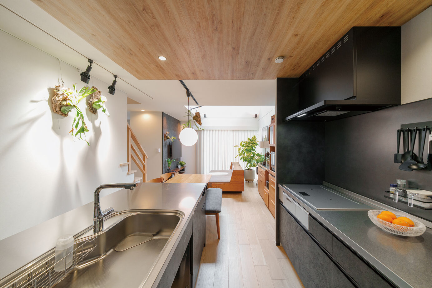 カメヤグローバル 【大阪府/堺市】自然光にあふれる大きな吹抜け空間に、観葉植物が映える家の建築実例画像4