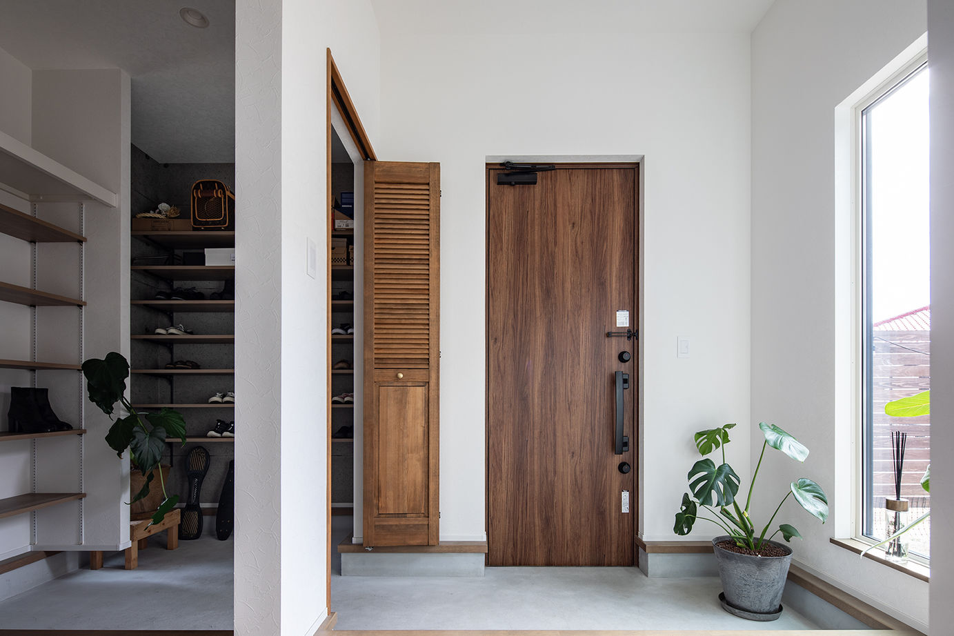 日興ホーム 【2,000万円台/中庭デッキ/148.24m2/間取り図有】リビングと中庭が一体化し開放感に満ちた家の建築実例画像5