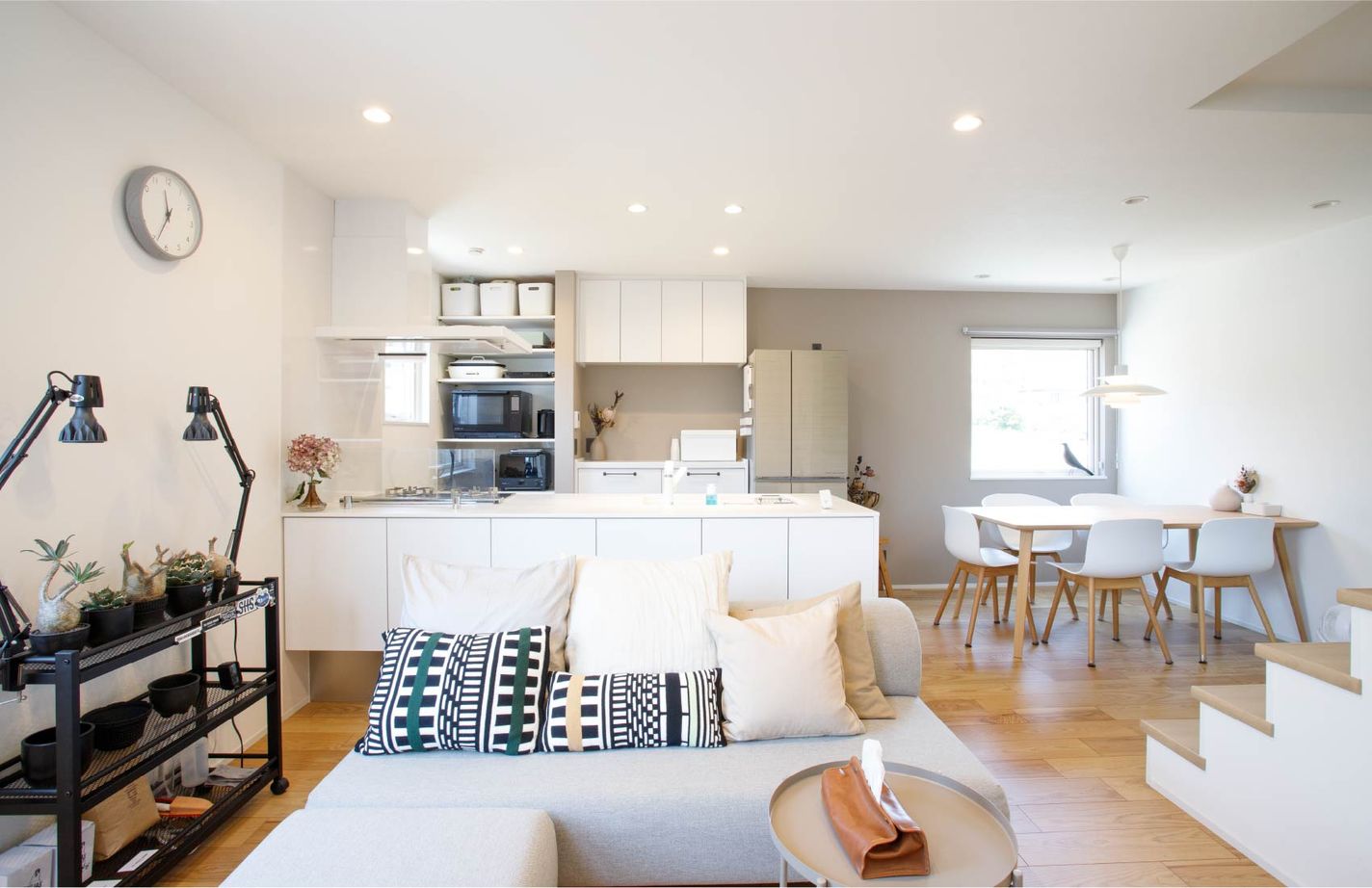 日興ホーム 【2,000万円台/狭小地/土地27.2坪/間取り図有】狭小地でもゆとりと採光に妥協しない注文住宅の醍醐味の建築実例画像2