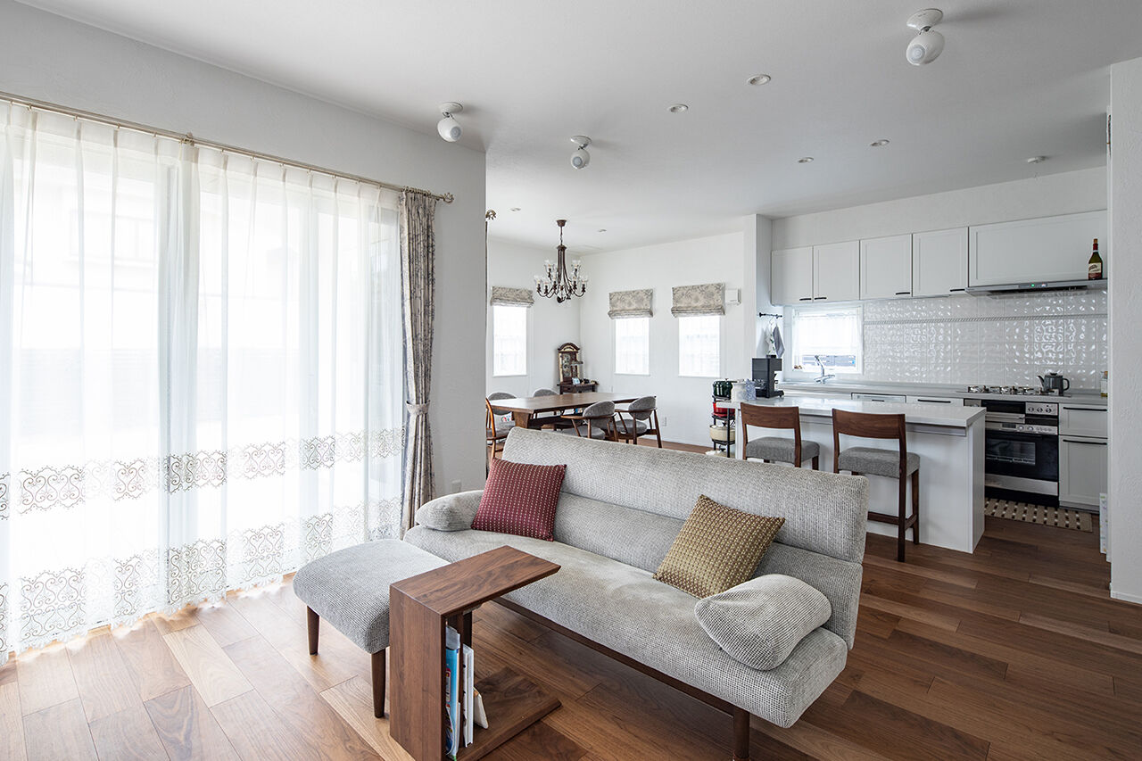 日興ホーム 【3000万円台/こだわりの欧風住宅/179.67平米/間取り図有】家族の「好き」を集めたヨーロッパ風高機能住宅の建築実例画像2