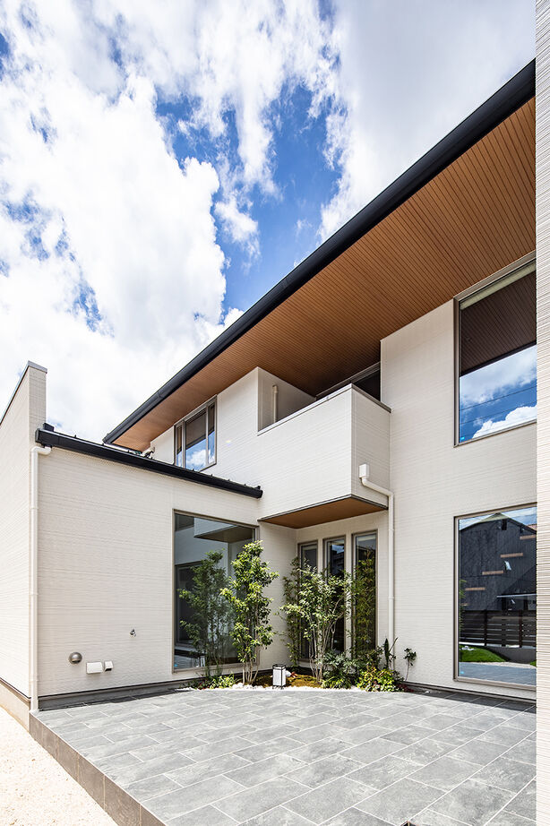 日興ホーム 【4000万円台/開放的な二世帯住宅/180.86平米/間取り図有】中庭を囲み、家事動線を短く効率化した明るい家の建築実例画像10