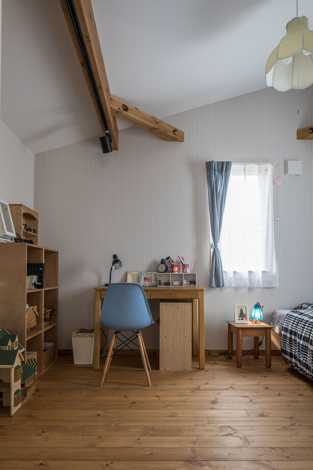 日興ホーム 【2000万円台/お気に入りの家具/96.05平米/間取り図有】1・2階をつなぐ吹抜けで面積以上の開放感！の建築実例画像6