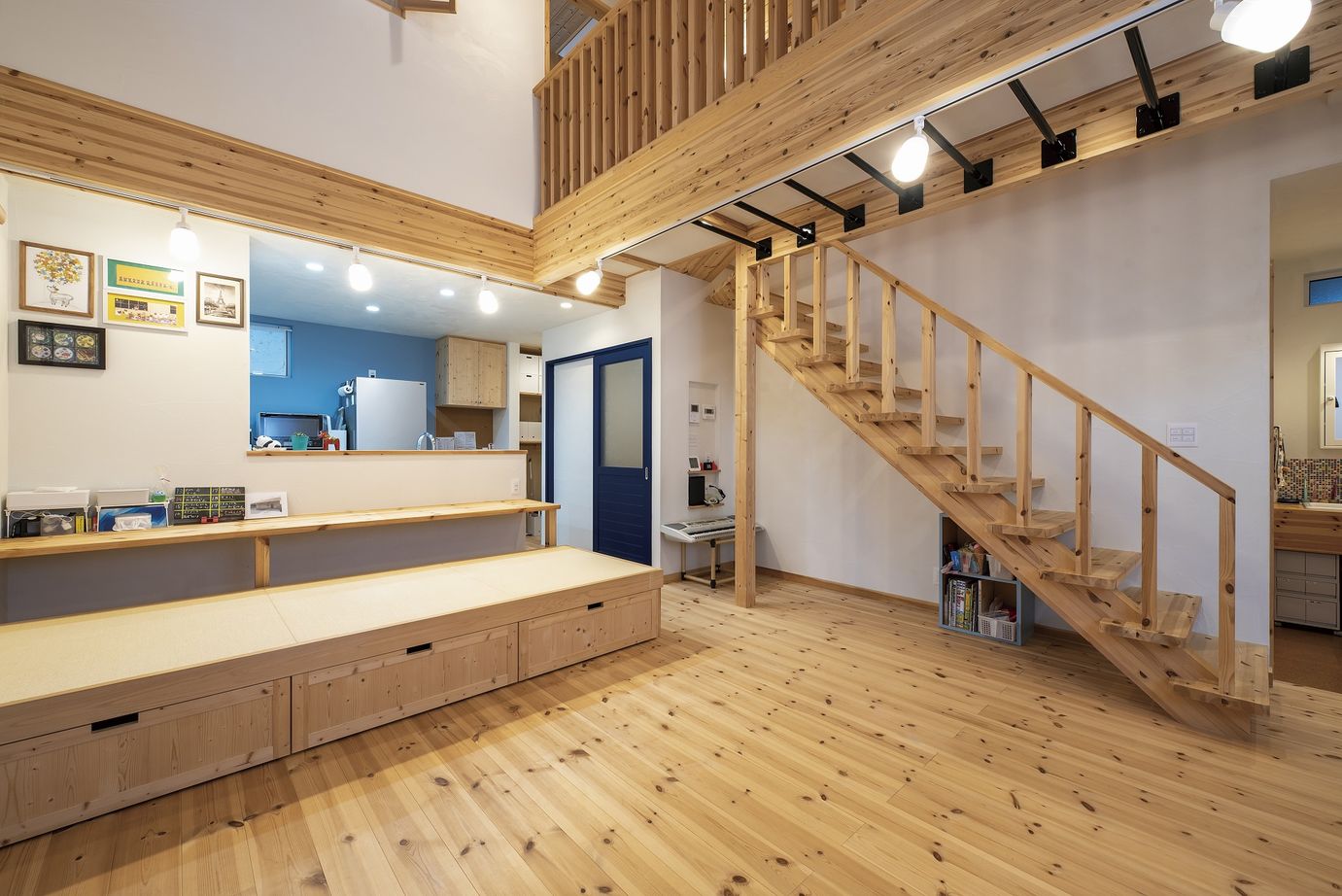 大和屋 【2000万円台/29坪/3LDK】カラードアが無垢材に馴染む。小上がりダイニングで寛ぐ家の建築実例画像2