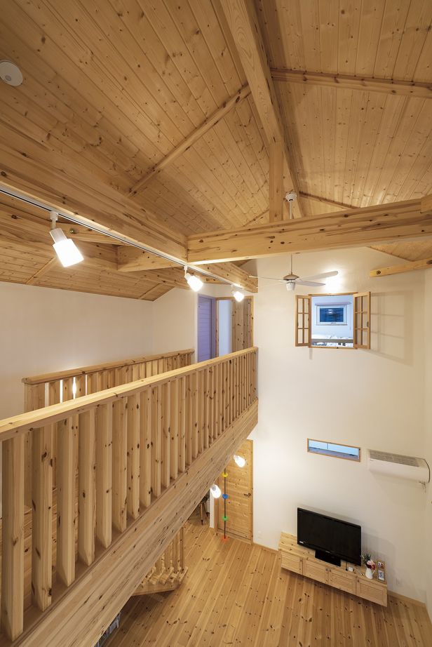 大和屋 【2000万円台/29坪/3LDK】カラードアが無垢材に馴染む。小上がりダイニングで寛ぐ家の建築実例画像6