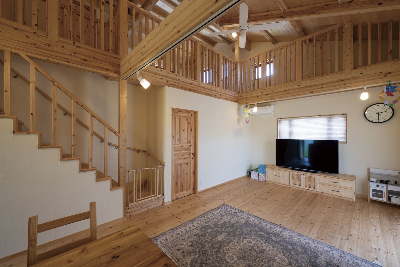 大和屋 【2000万円台/37坪/3LDK】自然素材が優しく家族を包む太陽熱で賢く暮らす1.5階建ての家の建築実例画像2