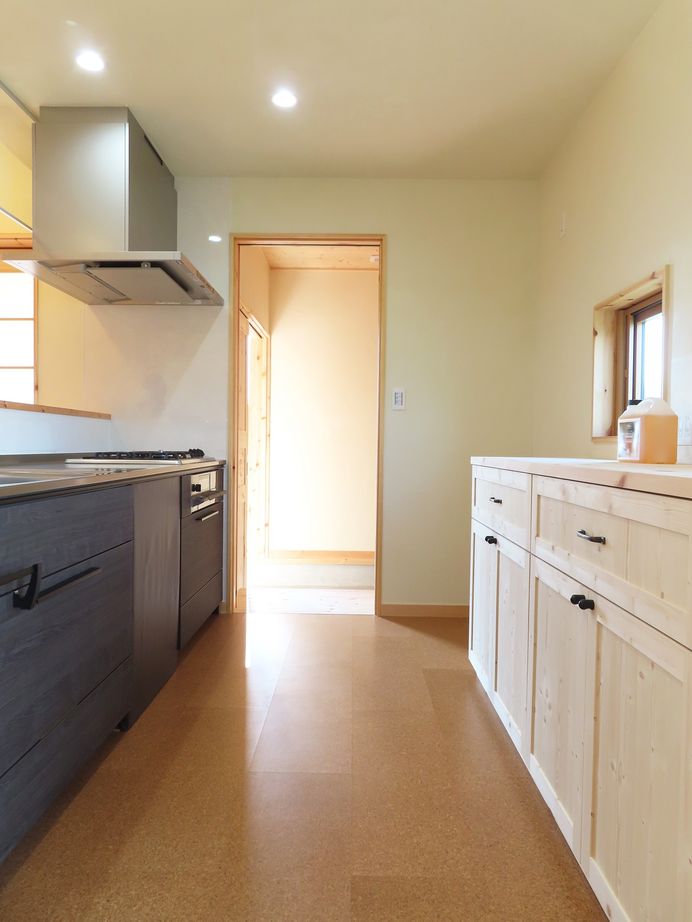 大和屋 【2000万円台/37坪/3LDK】自然素材が優しく家族を包む太陽熱で賢く暮らす1.5階建ての家の建築実例画像4