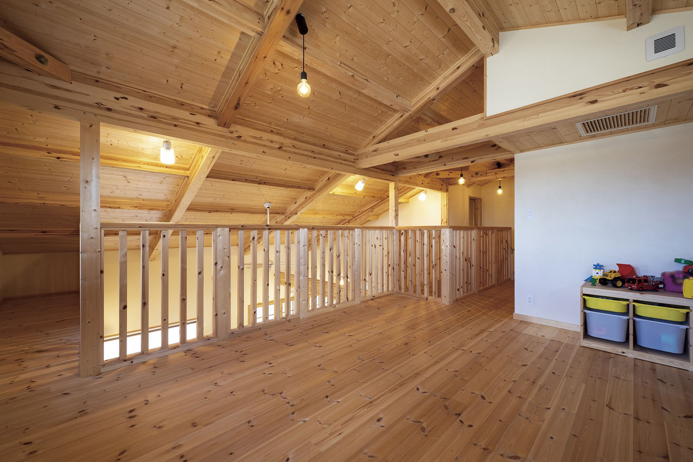 大和屋 【2000万円台/37坪/3LDK】自然素材が優しく家族を包む太陽熱で賢く暮らす1.5階建ての家の建築実例画像6