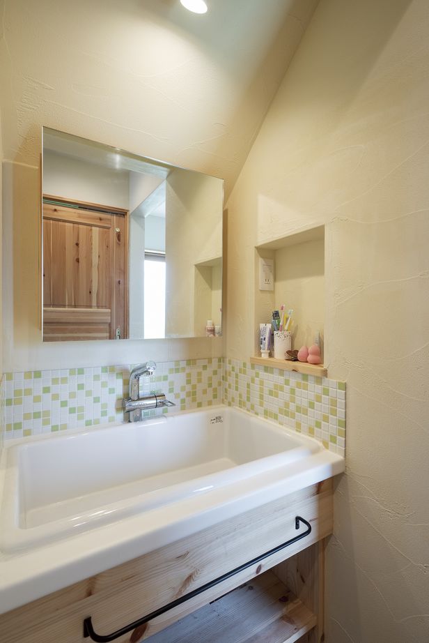 大和屋 【2000万円台/37坪/3LDK】自然素材が優しく家族を包む太陽熱で賢く暮らす1.5階建ての家の建築実例画像7