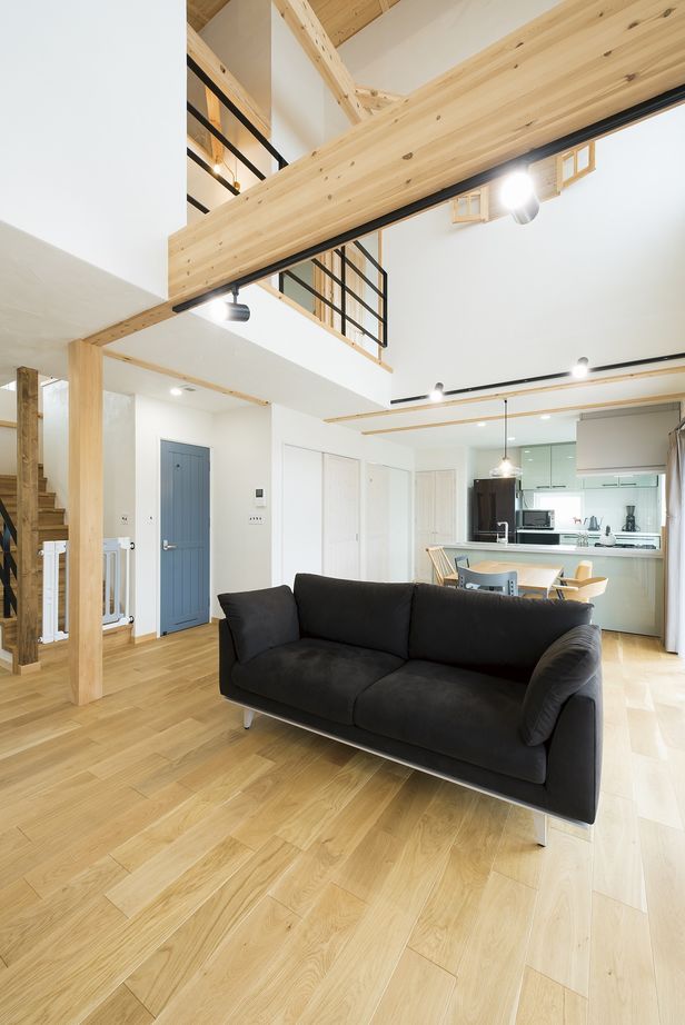 大和屋 【2000万円台/35.6坪/3LDK+書斎】太陽の光だけでぽかぽか！異素材と色使いが光る住まいの建築実例画像2