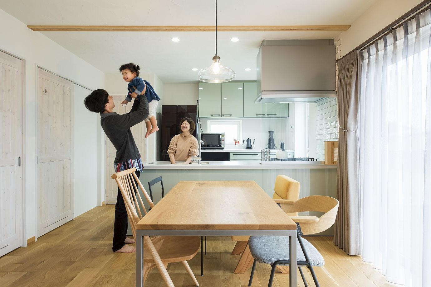 大和屋 【2000万円台/35.6坪/3LDK+書斎】太陽の光だけでぽかぽか！異素材と色使いが光る住まいの建築実例画像3