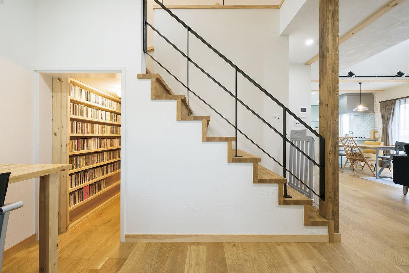 大和屋 【2000万円台/35.6坪/3LDK+書斎】太陽の光だけでぽかぽか！異素材と色使いが光る住まいの建築実例画像4