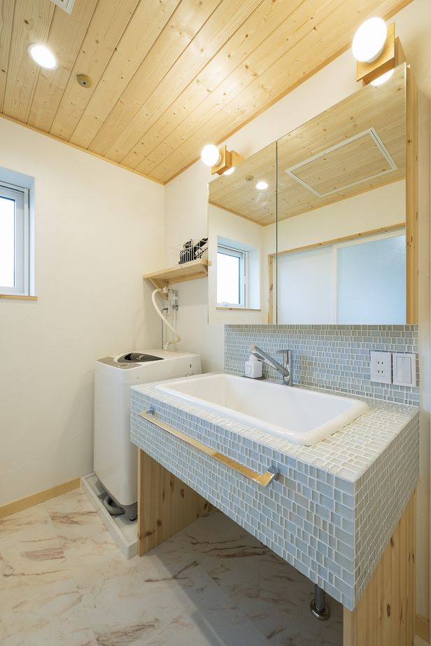 大和屋 【2000万円台/35.6坪/3LDK+書斎】太陽の光だけでぽかぽか！異素材と色使いが光る住まいの建築実例画像7