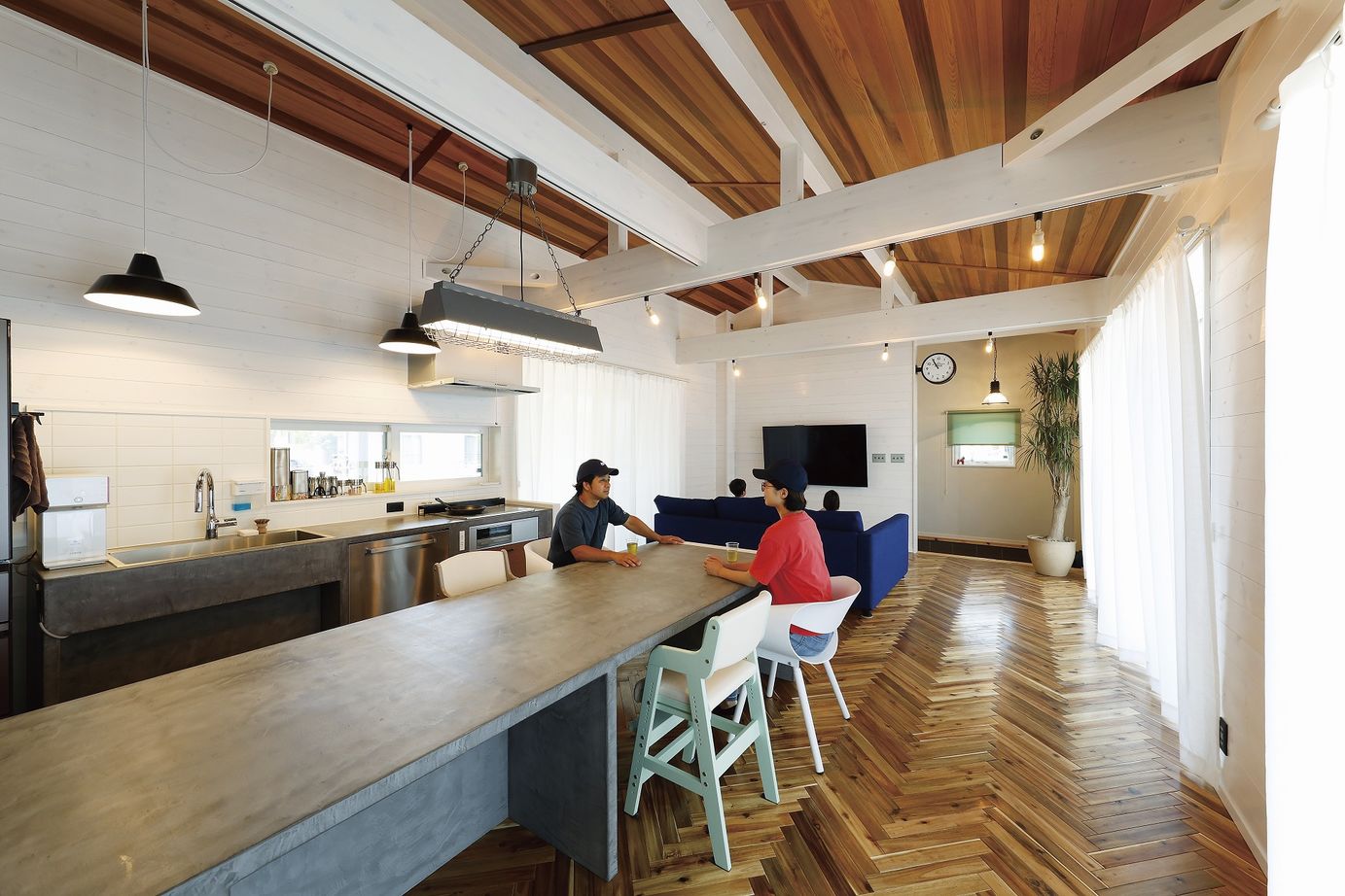 大和屋 【3000万円台/37.8坪】開放的な室内も高性能で快適に。こだわりの西海岸スタイルの家の建築実例画像2