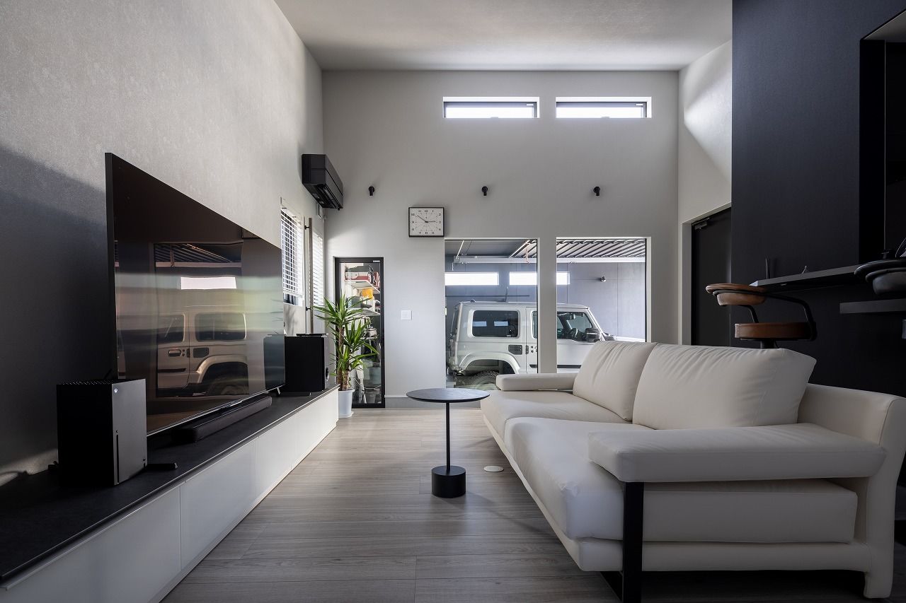 さくら 【石川県/1LDK/インナーガレージ/20坪】愛車を眺めながら、猫と暮らす平屋ガレージハウスの建築実例画像2