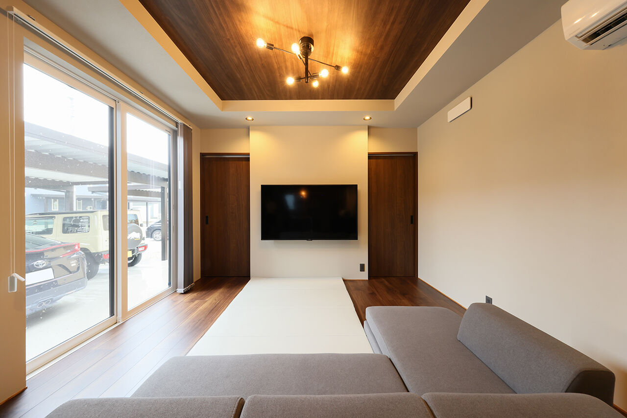 さくら 【富山県/4LDK/土間スペース/ポポラート型キッチン/43坪】遊び心満載のまるでバーのような住まいの建築実例画像4