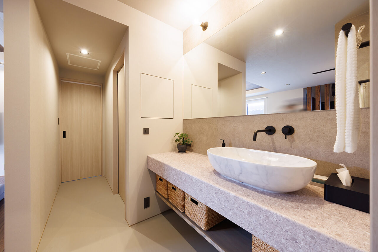 さくら 【富山県/4LDK/土間スペース/ポポラート型キッチン/43坪】遊び心満載のまるでバーのような住まいの建築実例画像6