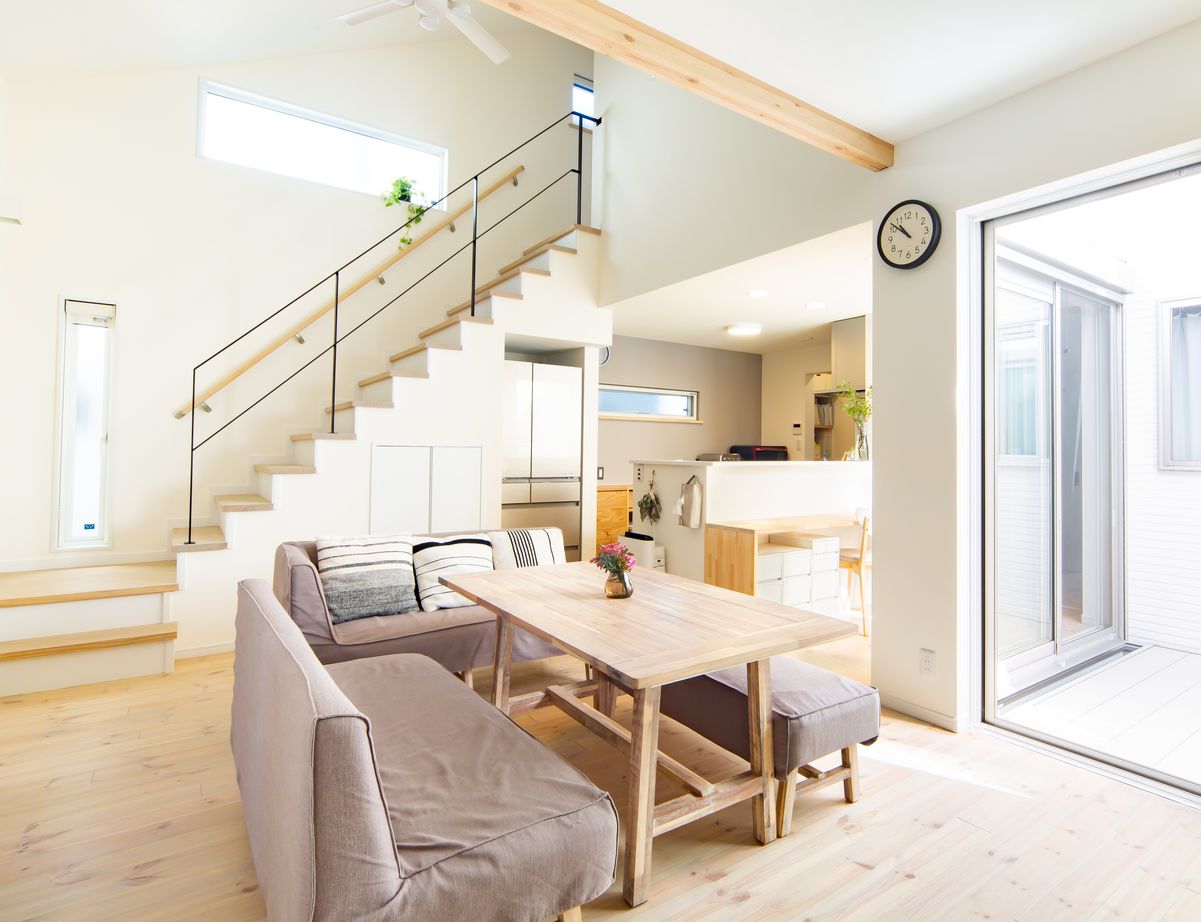 i leaf labo （アイリーフラボ） 【平屋風/28坪台/3LDK/狭小/車2台】おしゃれな平屋風間取り丨ウッドデッキを囲むコの字の家の建築実例画像3