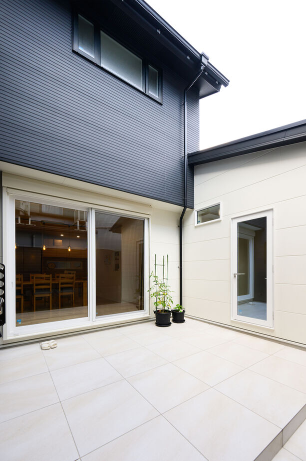 i leaf labo （アイリーフラボ） 【家事ラク動線/2000万円台/吹き抜け/2階建て/間取り】採光＆動線にこだわったテラスを囲むコの字型の家の建築実例画像9