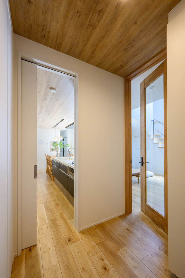 i leaf labo （アイリーフラボ） 【家事ラク動線/2000万円台/吹き抜け/2階建て/間取り】採光＆動線にこだわったテラスを囲むコの字型の家の建築実例画像18