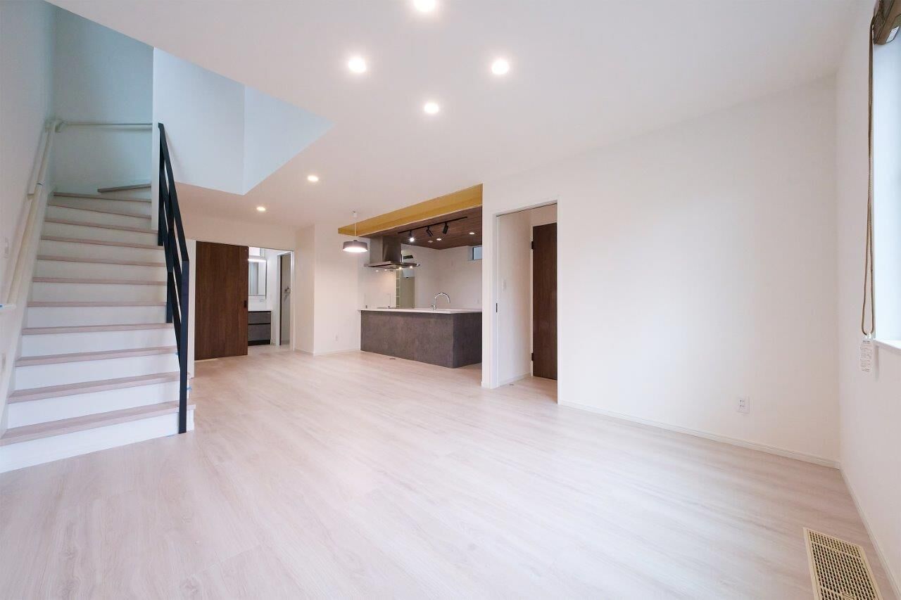 山下ホーム 【2000万円台/全館空調/2階建て】開放的なリビングが印象的な暮らしやすさを求めた住まいの建築実例画像2