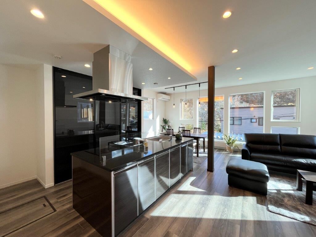 山下ホーム 【ビルトインガレージ/5000万円台】外とつながる。空間美際立つモダンな住まいの建築実例画像3