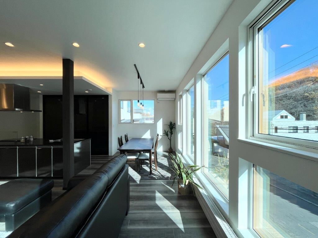 山下ホーム 【ビルトインガレージ/5000万円台】外とつながる。空間美際立つモダンな住まいの建築実例画像4