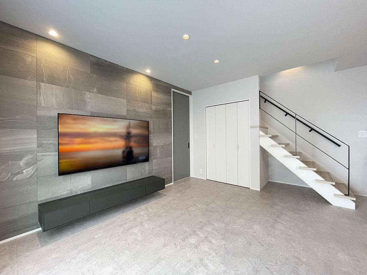 ハウスワン 【多気郡×20代】新婚カップルが建てたBBQが楽しめるタイルデッキのある家は、１階に寝室を設けた永住設計の建築実例画像2