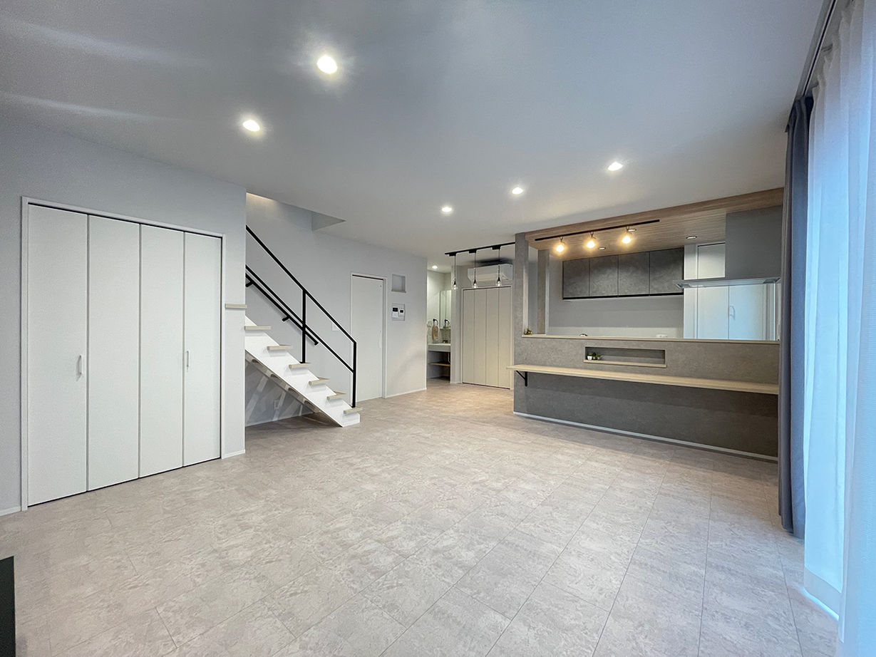 ハウスワン 【多気郡×20代】新婚カップルが建てたBBQが楽しめるタイルデッキのある家は、１階に寝室を設けた永住設計の建築実例画像3