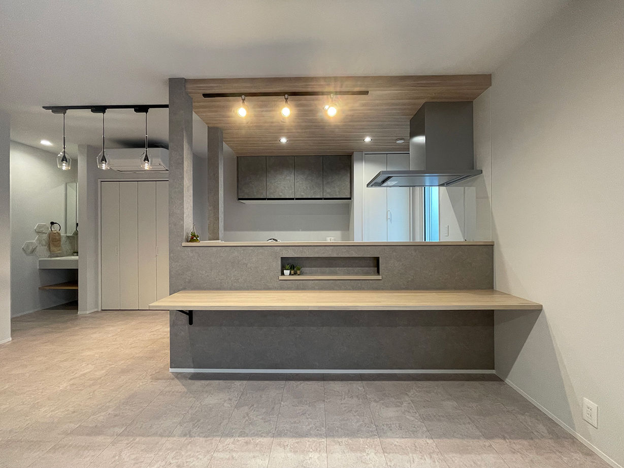 ハウスワン 【多気郡×20代】新婚カップルが建てたBBQが楽しめるタイルデッキのある家は、１階に寝室を設けた永住設計の建築実例画像4